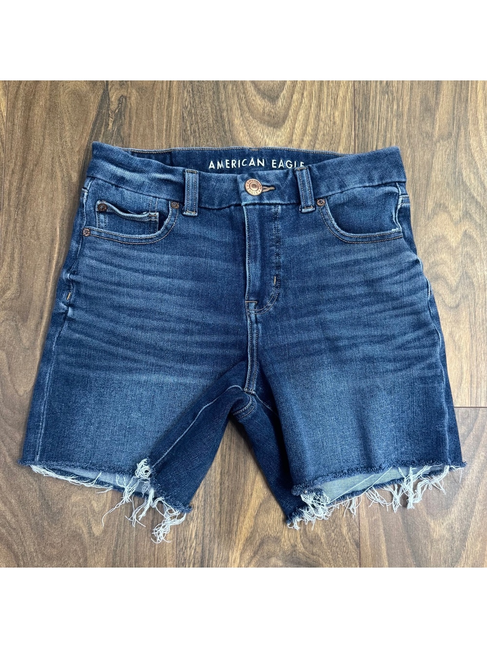 American Eagle The Dream Short Women’s 0 Dark Wash Denim Raw Hem